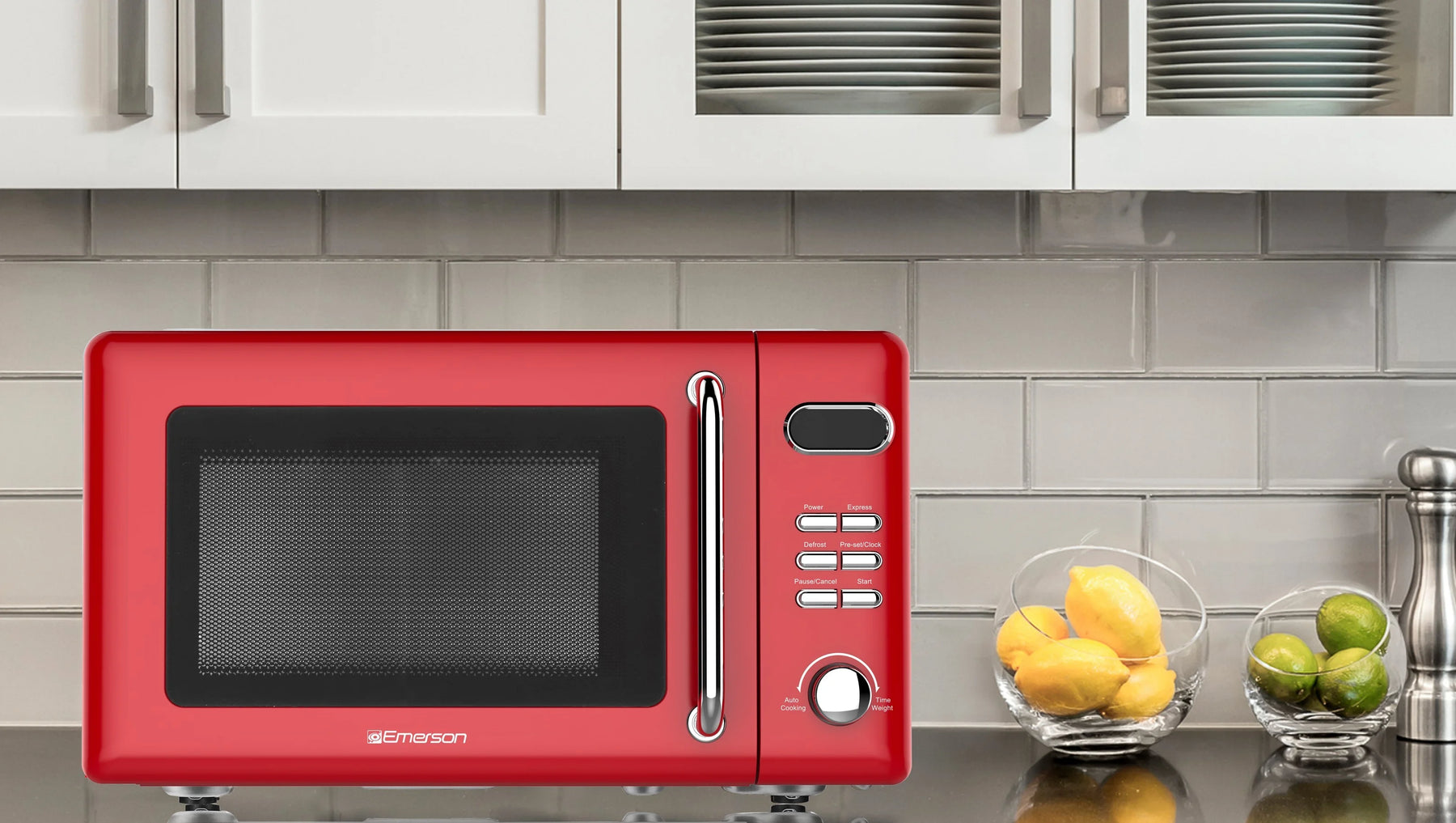 Emerson 0.7 cu ft, 700W Red Retro Countertop Microwave Oven, MWR7020RD - Product image 8