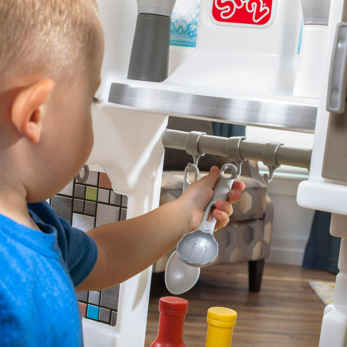 Step2 Contemporary Chef Brown and White Toddler Plastic Play Kitchen - Product image 7