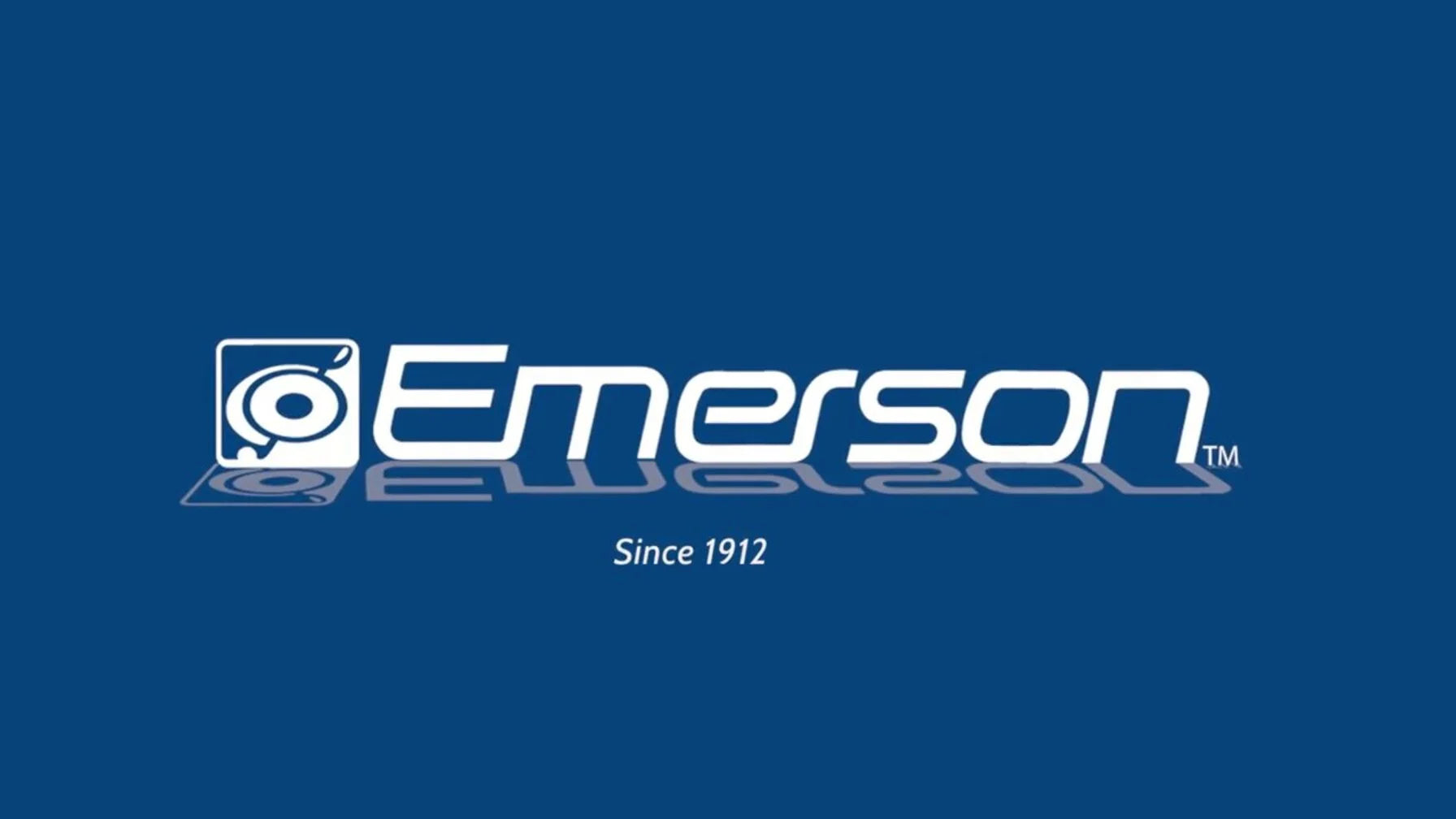 Emerson 0.7 cu ft, 700W Red Retro Countertop Microwave Oven, MWR7020RD - Product image 12